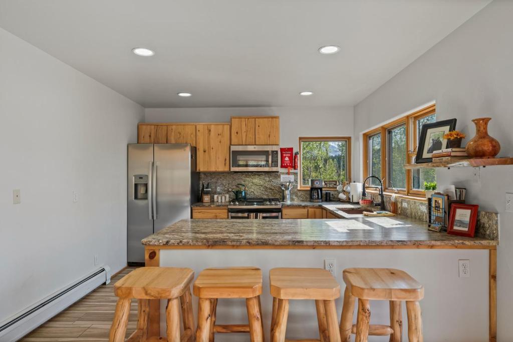 Secluded Mtn home by Purg, Hot Tub, Views! Pets ok - Image 4