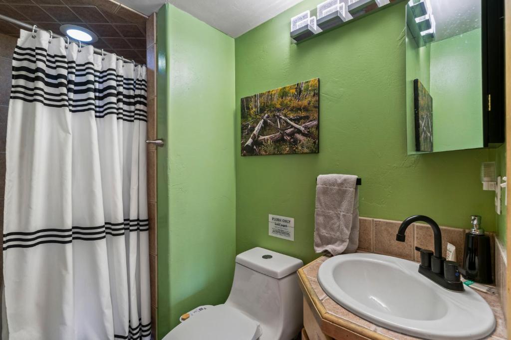 Secluded Mtn home by Purg, Hot Tub, Views! Pets ok - Image 8