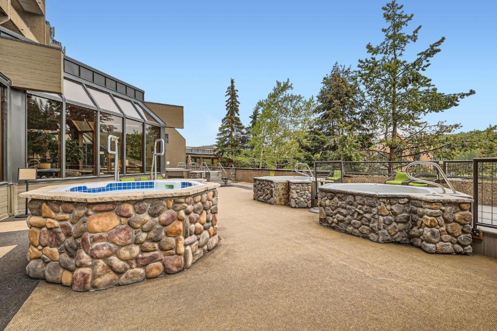 Hot Tub (Jacuzzi) - Photo 2