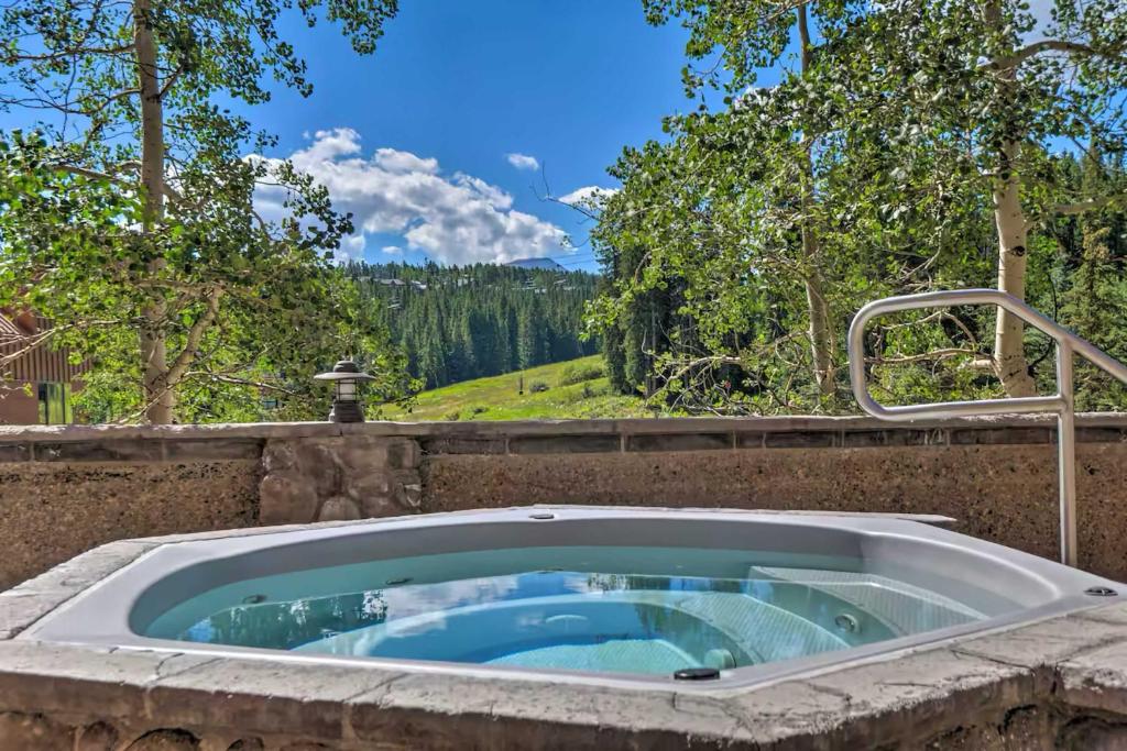 Hot Tub (Jacuzzi) - Photo 3