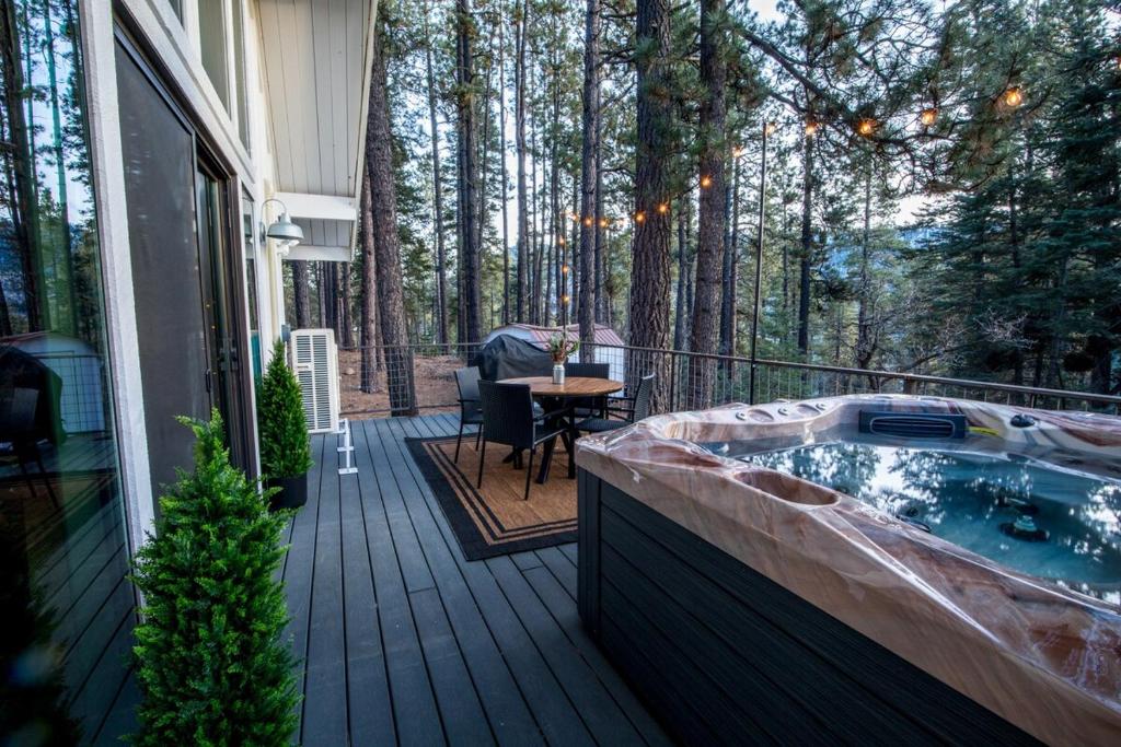 Hot Tub (Jacuzzi) - Photo 8