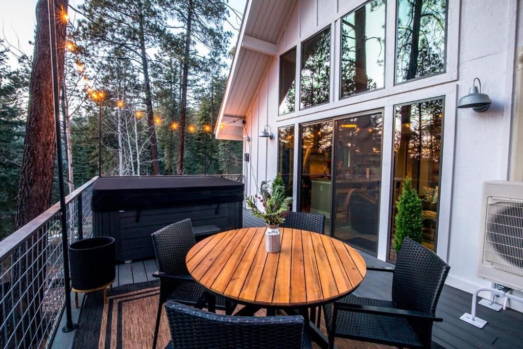 Hot Tub (Jacuzzi) - Photo 2