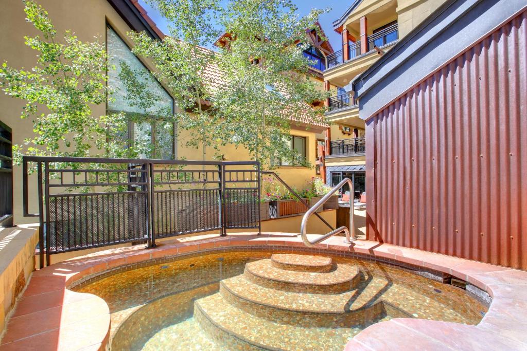 Hot Tub (Jacuzzi) - Photo 4