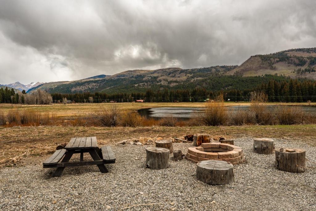 Bear Paw Lodge & Vacation Homes - Image 6