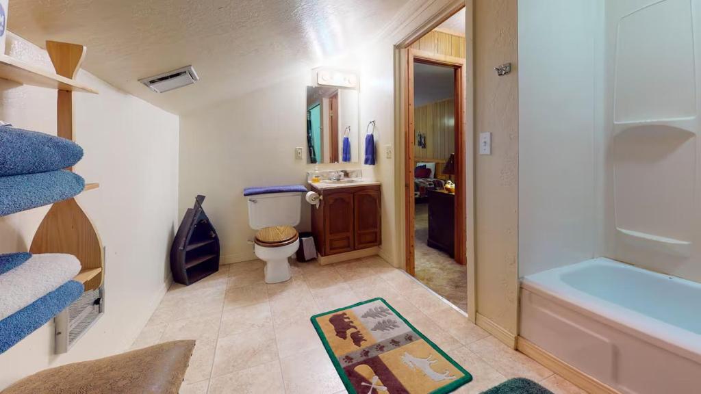 Hot Tub (Jacuzzi) - Photo 2