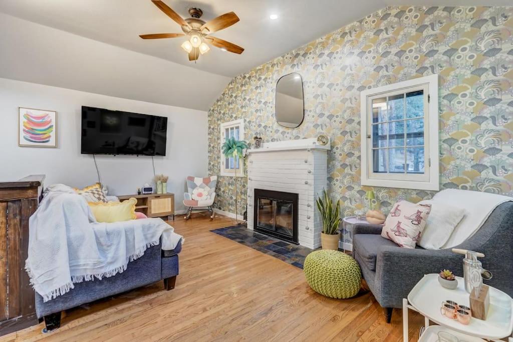 Chic chalet w/ hot tub, ping-pong, arcade bball - Image 5