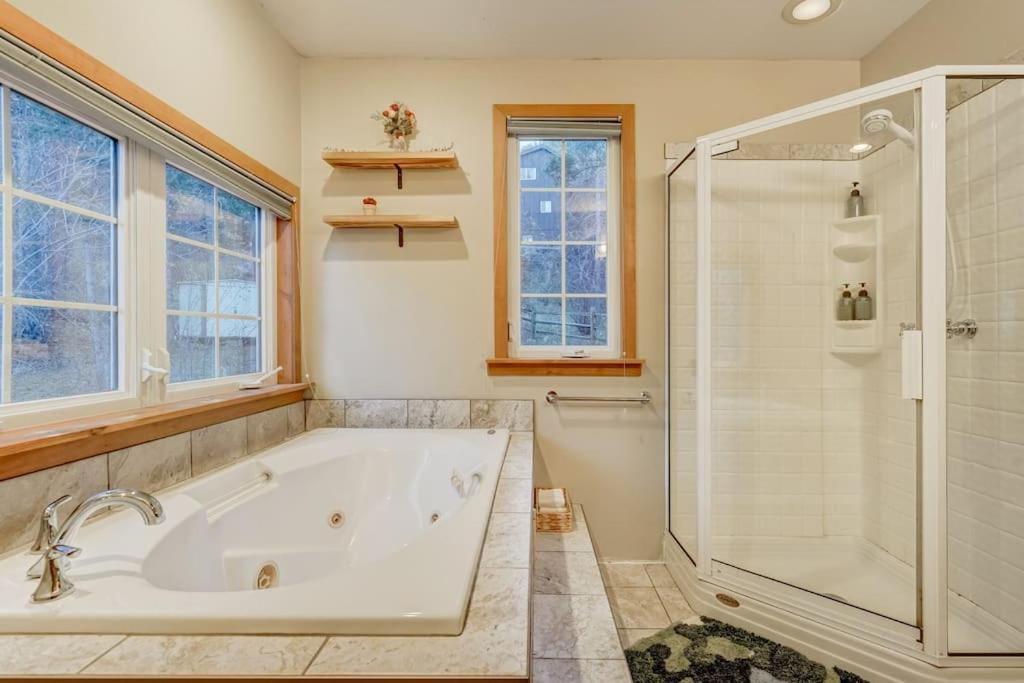 Hot Tub (Jacuzzi) - Photo 3