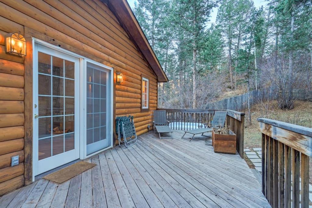 Chic chalet w/ hot tub, ping-pong, arcade bball - Image 6