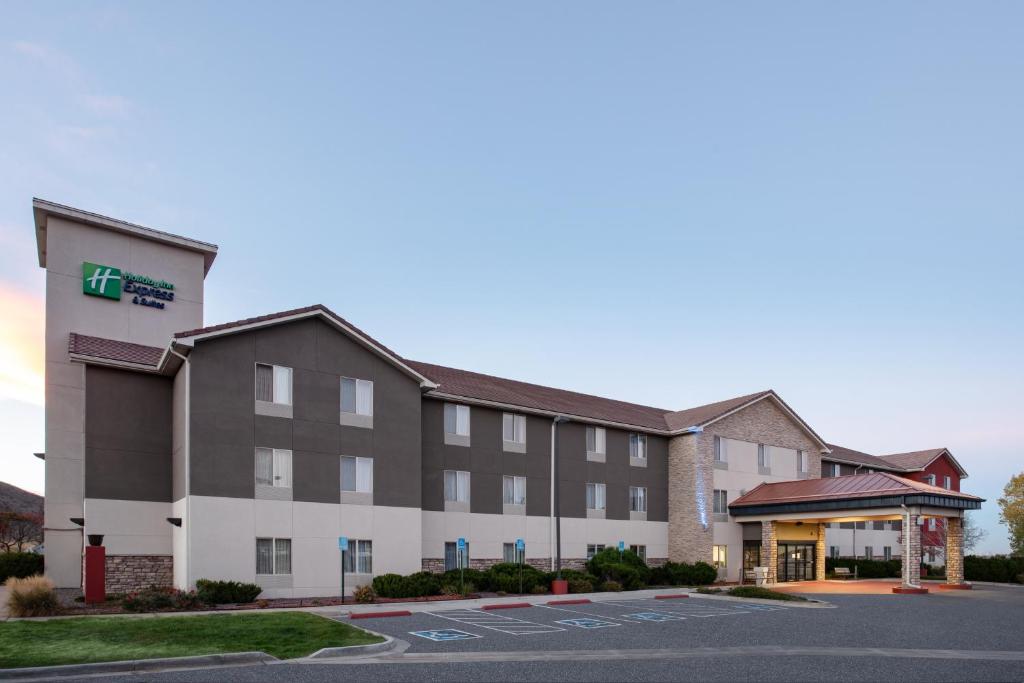 Holiday Inn Express Hotel & Suites Littleton by IHG