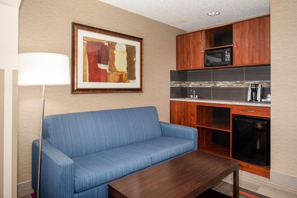 Holiday Inn Express Hotel & Suites Littleton by IHG - Image 5