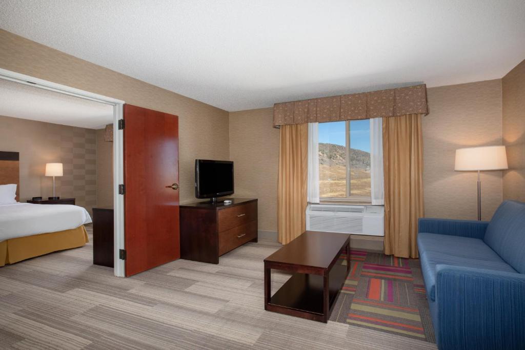 Holiday Inn Express Hotel & Suites Littleton by IHG - Image 6