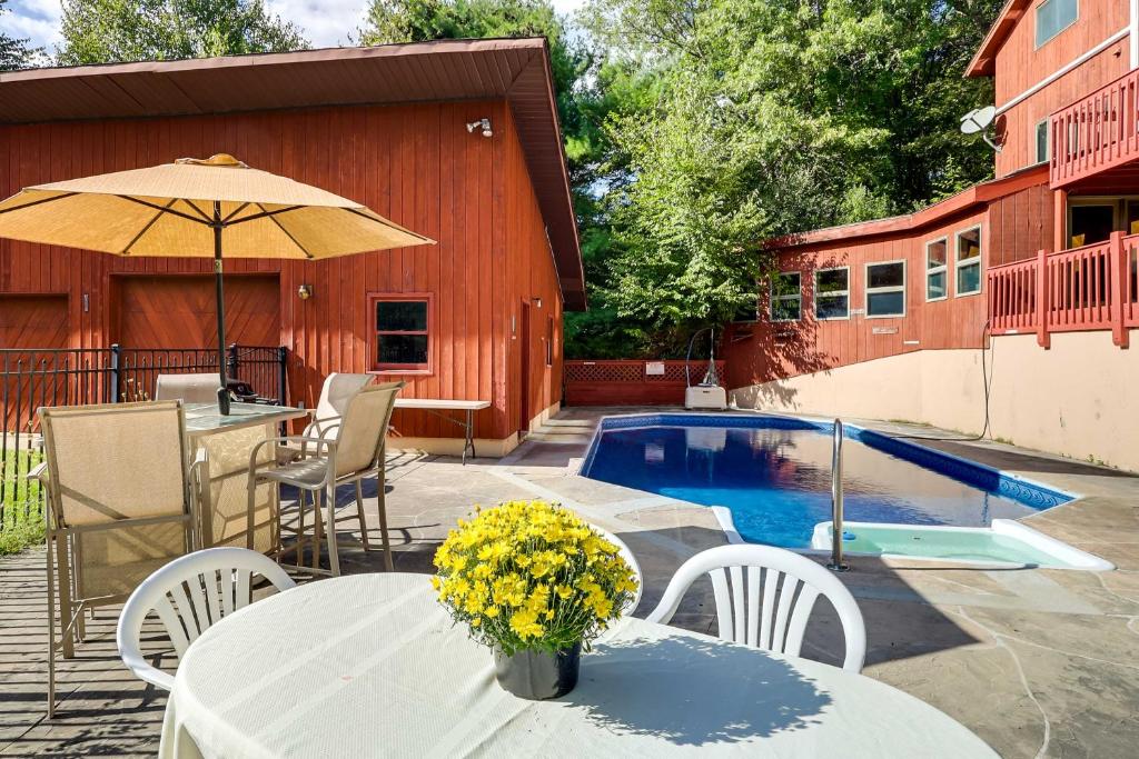 Hot Tub (Jacuzzi) - Photo 2