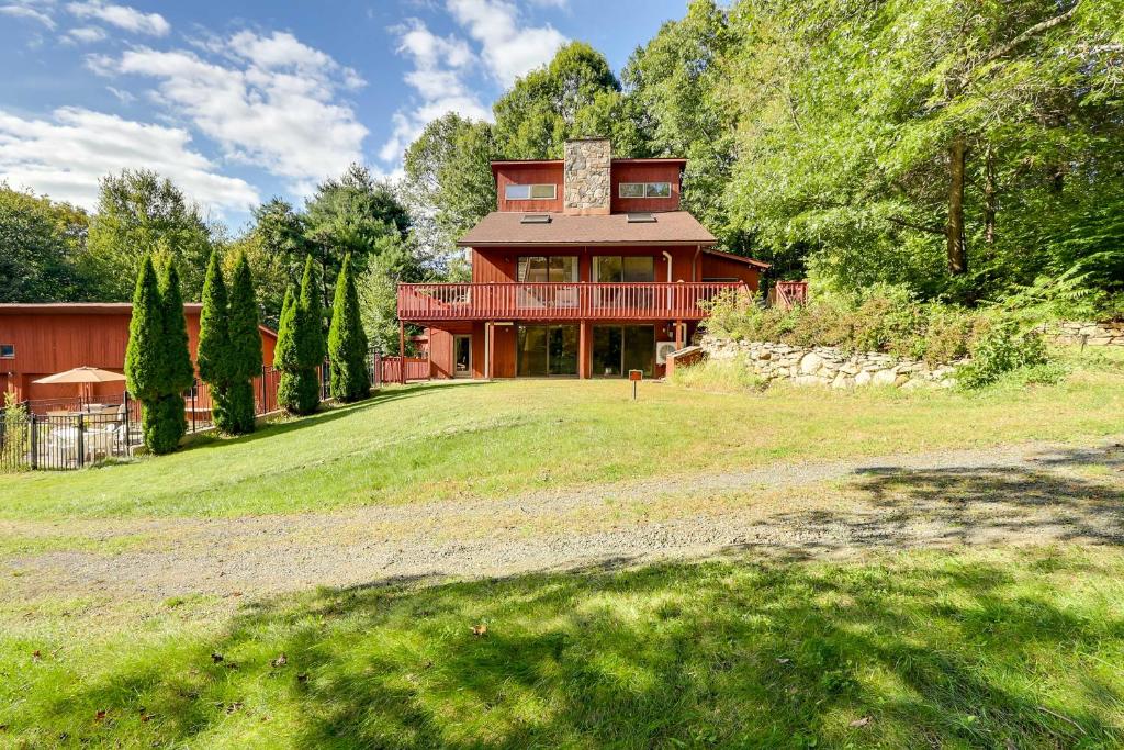 Spacious Woodbury Home with Pool and Hot Tub! - Image 7