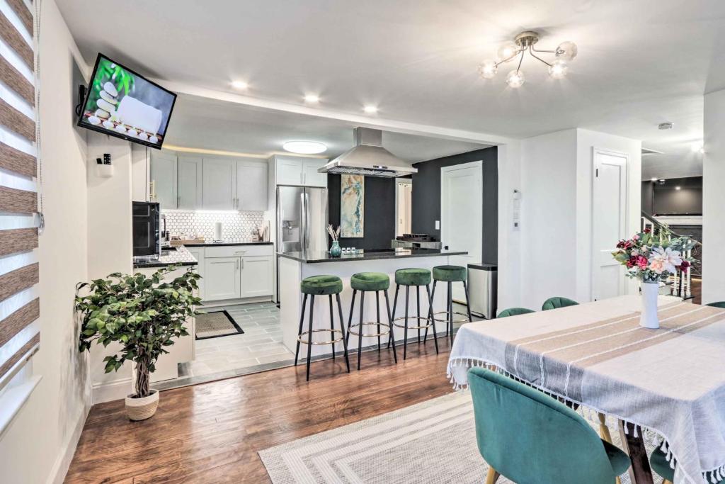 Upscale Waterbury Retreat with Indoor Hot Tub! - Image 4