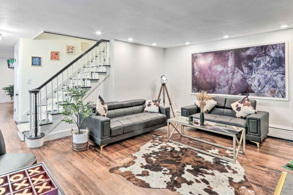 Upscale Waterbury Retreat with Indoor Hot Tub!