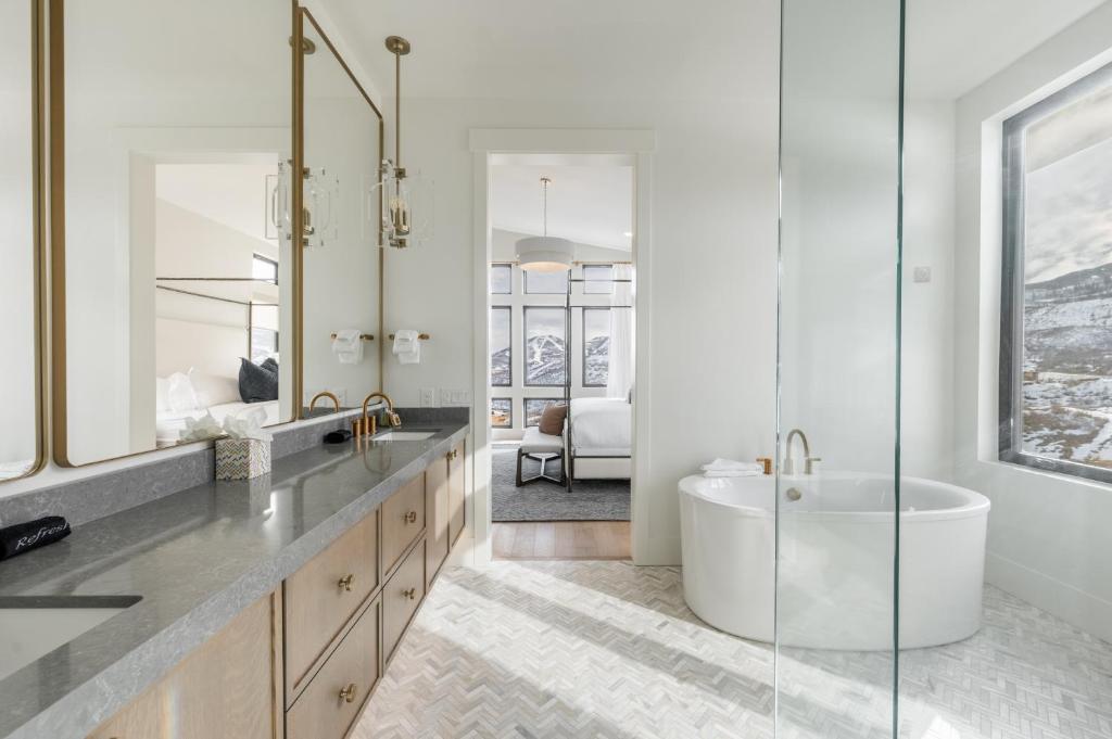 Proximity to Deer Valley East and Breathtaking Natural Beauty with Unparalleled Elegance