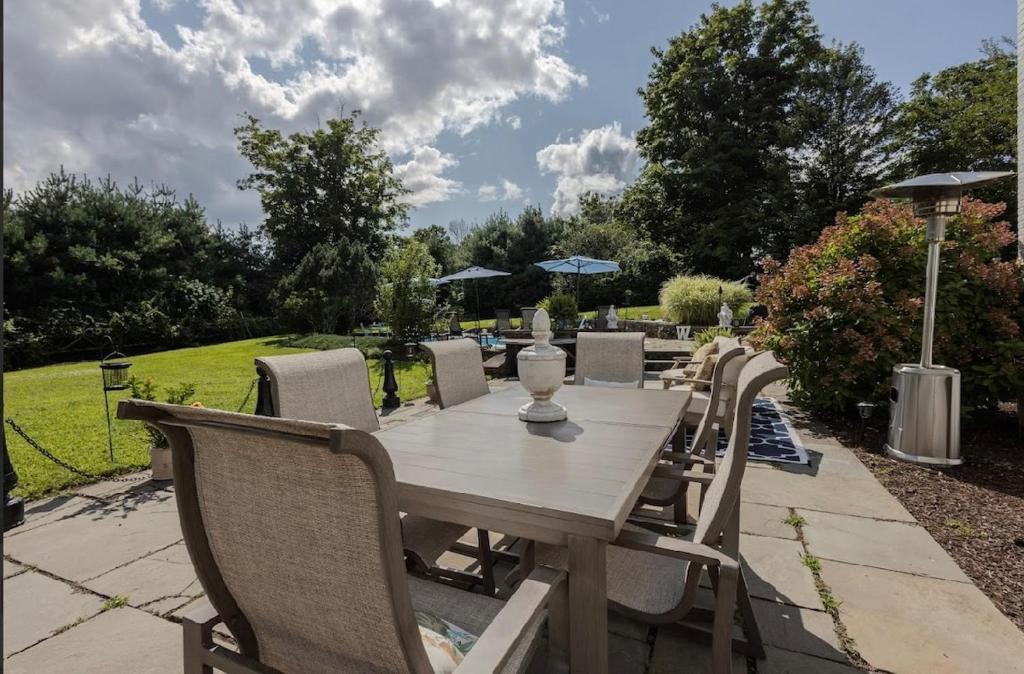 Luxury Estate Elegant Private The White Lion Manor - Image 8