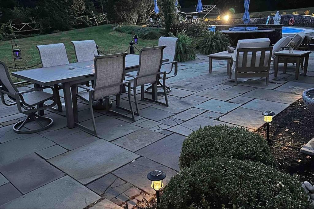 Hot Tub (Jacuzzi) - Photo 2