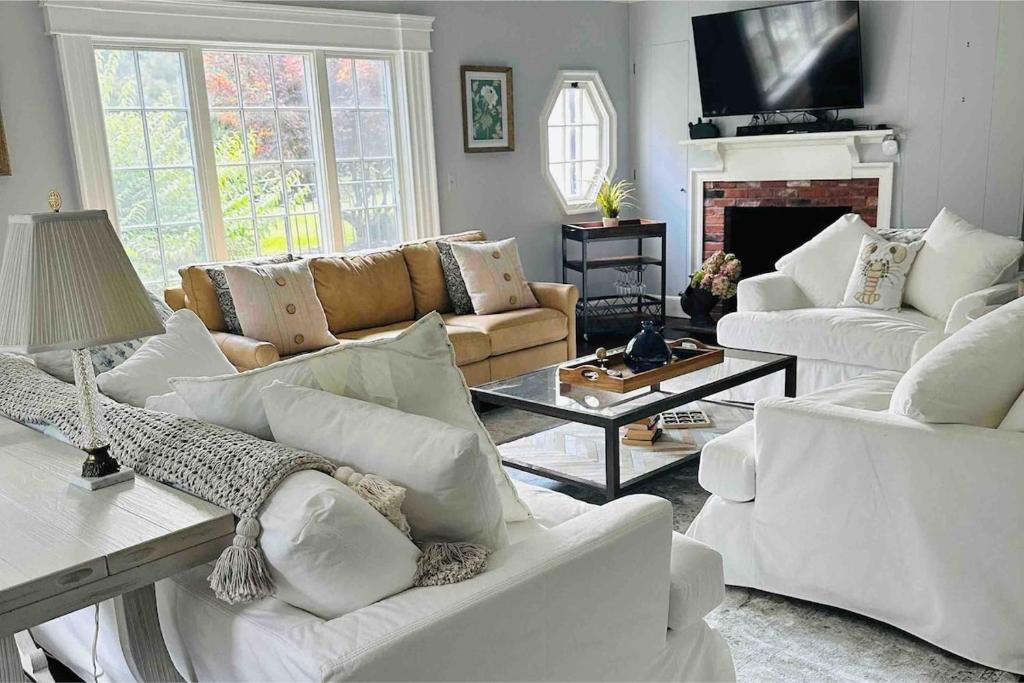 Luxury Estate Elegant Private The White Lion Manor - Image 4