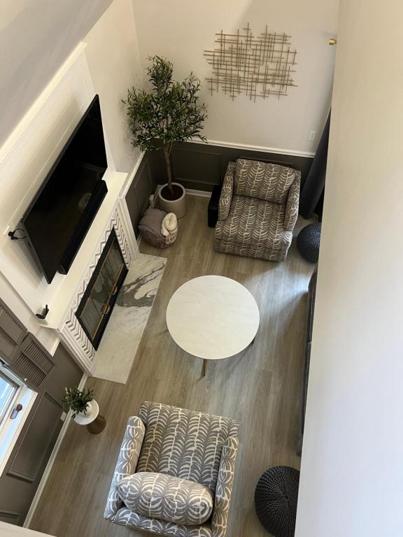 Newly Renovated Loft Villa at Norwich Spa with amenities, 3 minutes to Mohegan - Image 5