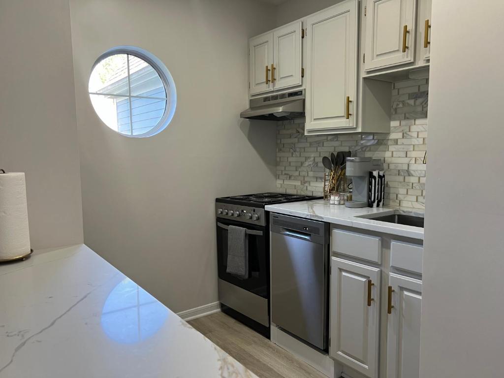 Newly Renovated Loft Villa at Norwich Spa with amenities, 3 minutes to Mohegan - Image 8