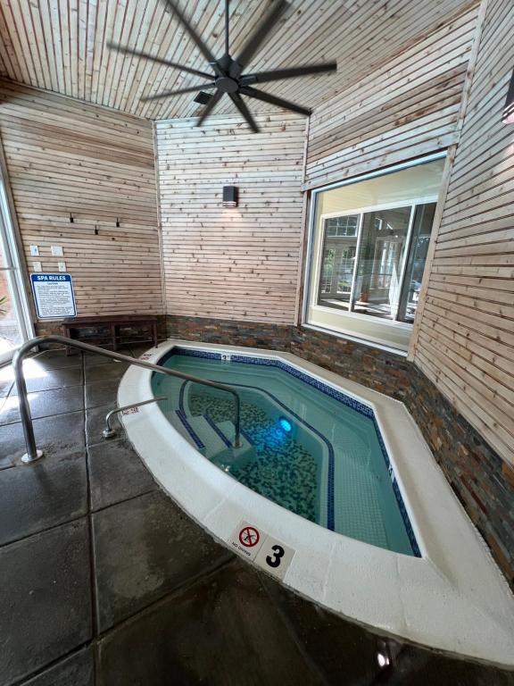 Newly Renovated Loft Villa at Norwich Spa with amenities, 3 minutes to Mohegan