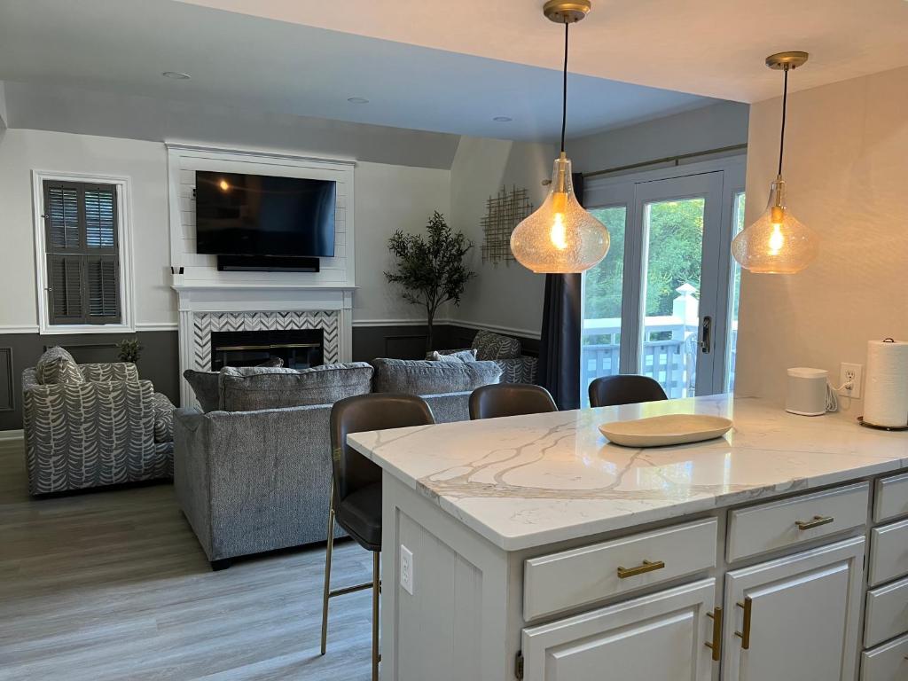 Newly Renovated Loft Villa at Norwich Spa with amenities, 3 minutes to Mohegan - Image 6