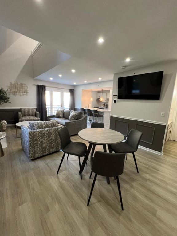 Newly Renovated Loft Villa at Norwich Spa with amenities, 3 minutes to Mohegan - Image 7