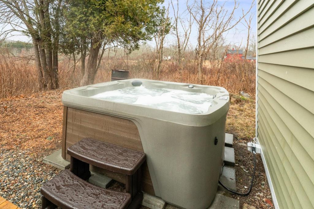 Hot Tub (Jacuzzi) - Photo 5