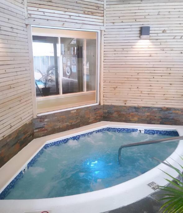 Cozy French Style Villa- 3 Bed-Casino-Pools-Jacuzzi