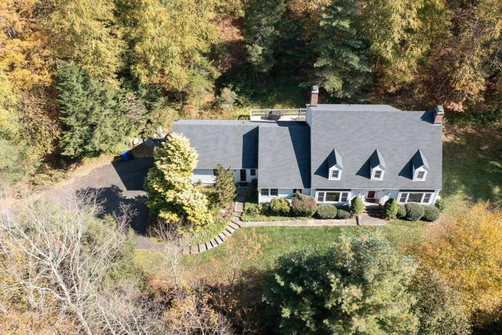 Lakeside Home - Image 6