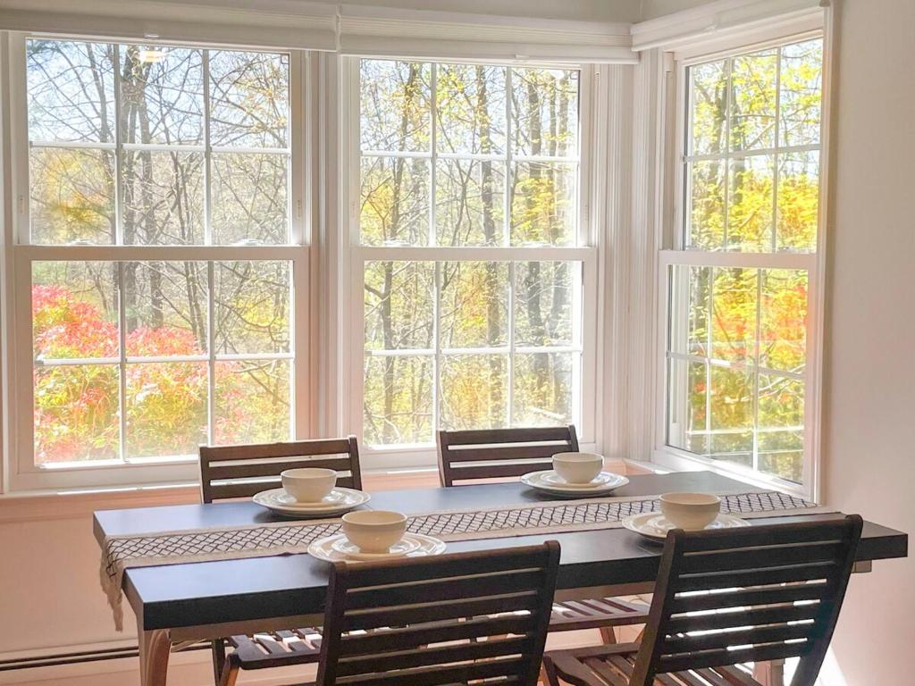 Lakeside Home - Image 4