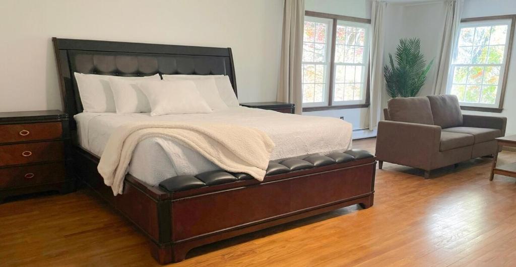 Lakeside Home - Image 7