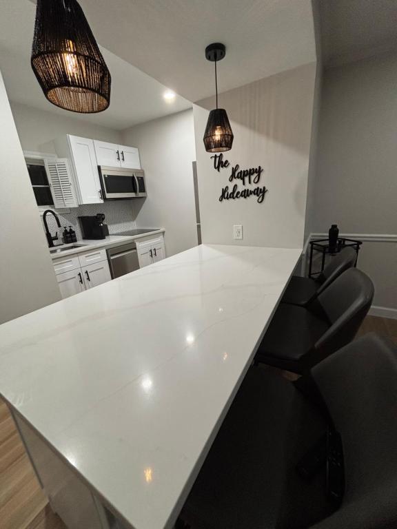 Newly Renovated Villa with King Bed and Amenities, 1 mile to Mohegan Sun - Image 7