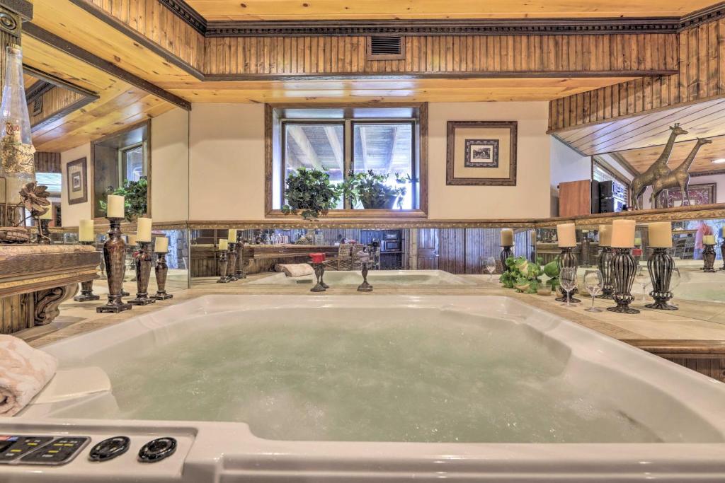 Cozy Studio Indoor Hot Tub and Inground Pool Access