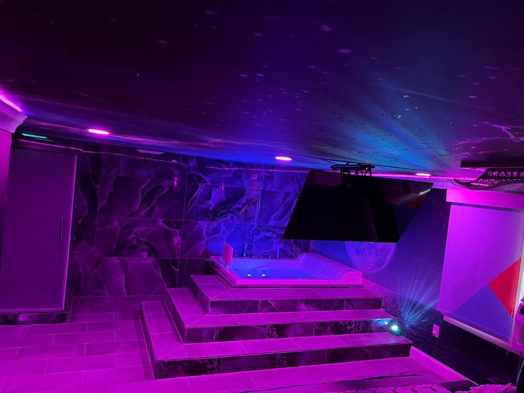 Hot Tub (Jacuzzi) - Photo 3