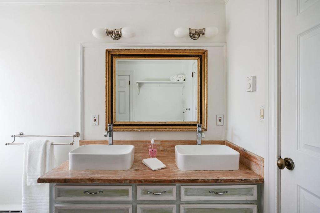 ABC Stay - Connecticut Five Bedroom Home - Image 8