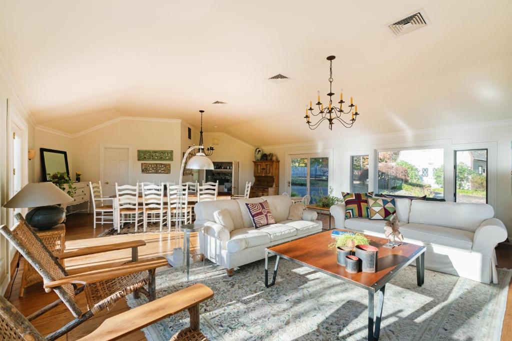 ABC Stay - Connecticut Five Bedroom Home - Image 4