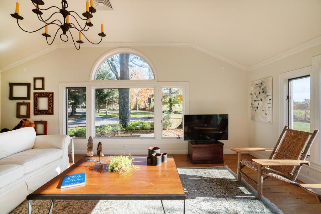 ABC Stay - Connecticut Five Bedroom Home - Image 5