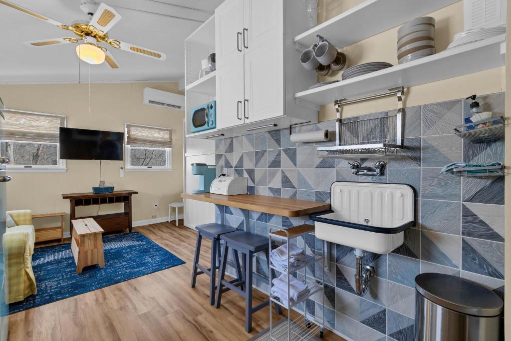 Cozy apartment, private beach & jacuzzi