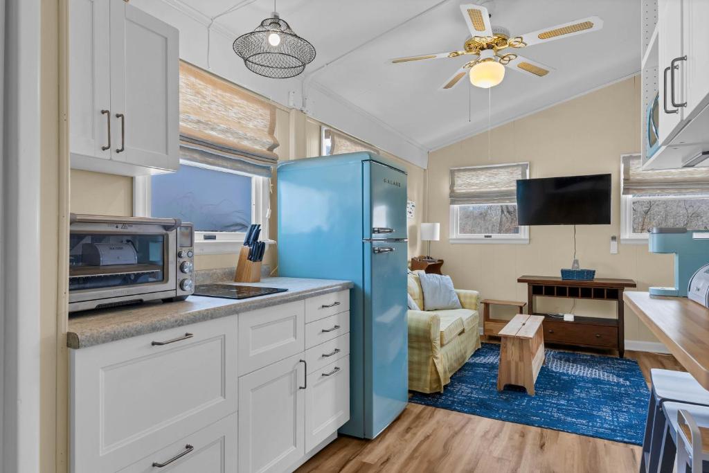 Cozy apartment, private beach & jacuzzi - Image 4