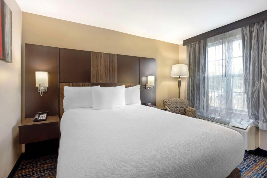 Best Western Plus Fairfield Hotel - Image 7