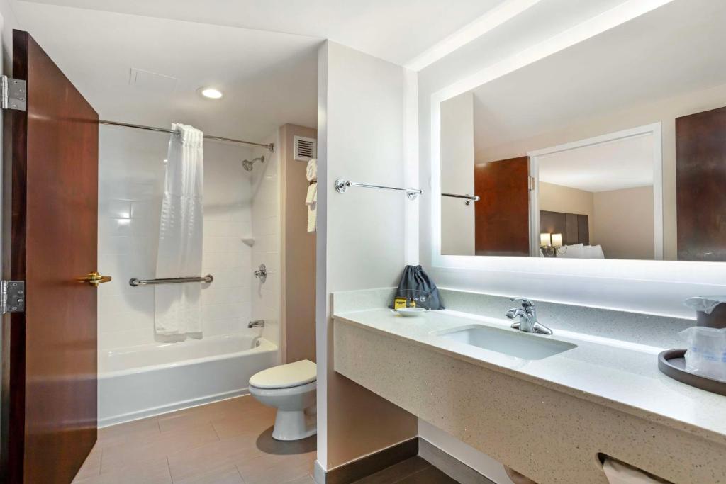 Best Western Plus Fairfield Hotel - Image 8