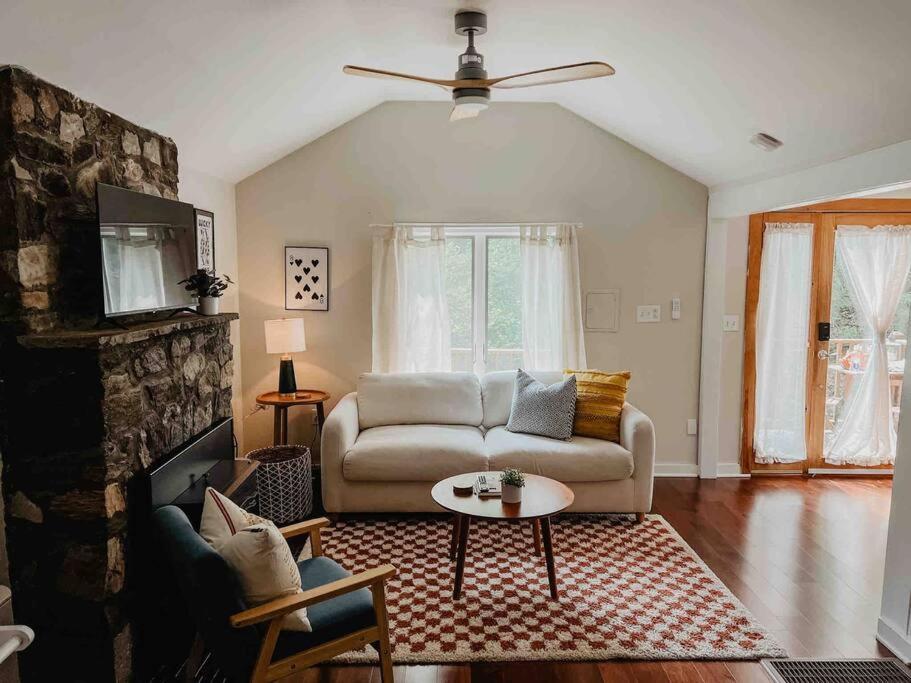 Creek Side Cabin with Wood Fired Hot Tub and Fire Pit - Image 4