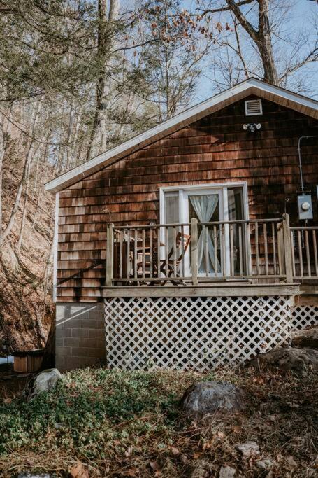 Creek Side Cabin with Wood Fired Hot Tub and Fire Pit - Image 5