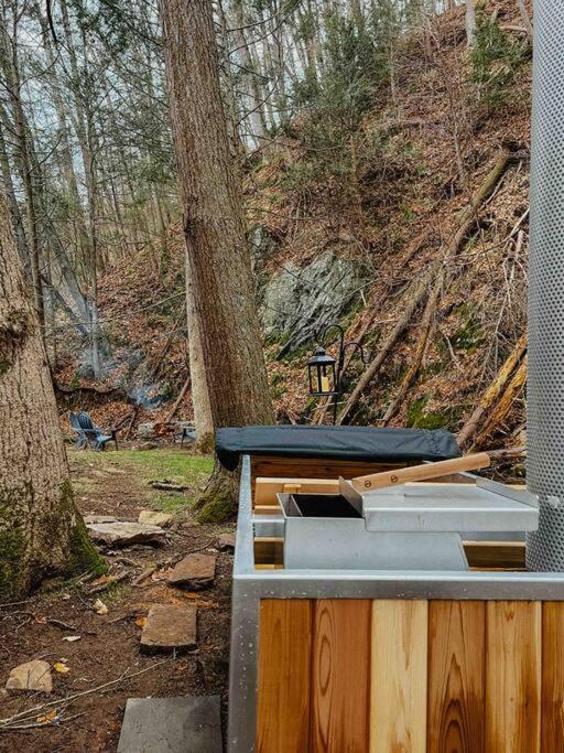 Hot Tub (Jacuzzi) - Photo 3