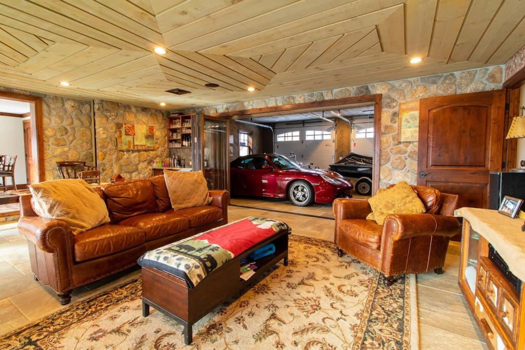 Exclusive High End Candlewood Lake retreat - Image 5