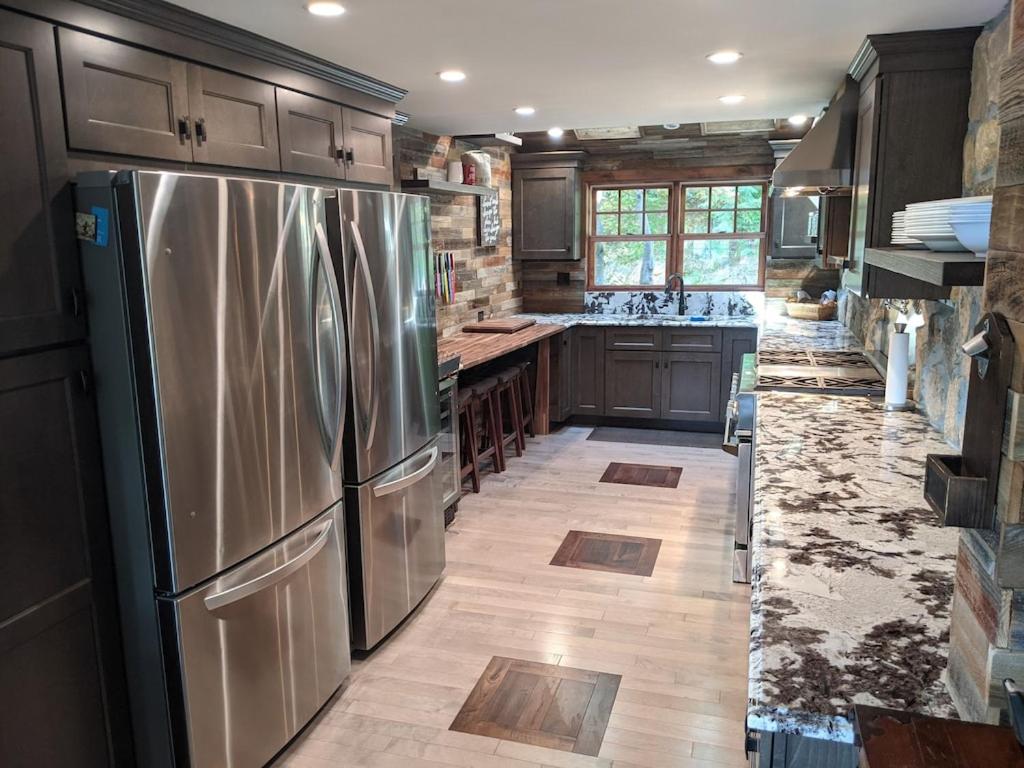 Exclusive High End Candlewood Lake retreat - Image 4