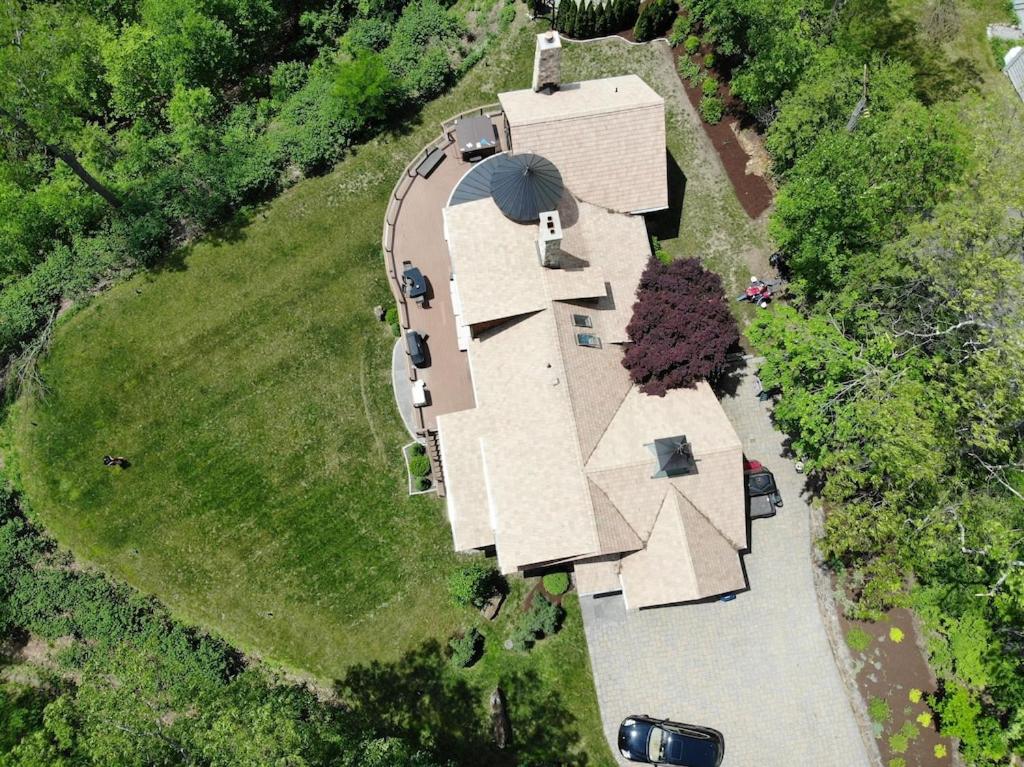 Exclusive High End Candlewood Lake retreat