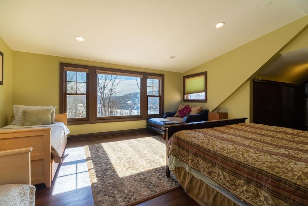 Exclusive High End Candlewood Lake retreat - Image 8